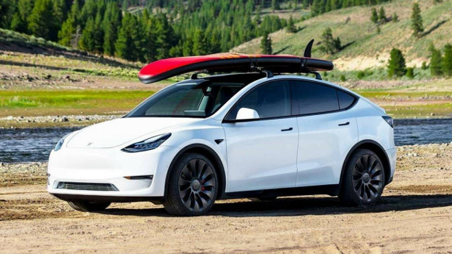 Tesla Model 3 có giá niêm yết tại Thái Lan khoảng 50.000 USD, tương đương 1,25 tỷ đồng.