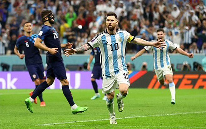 Messi ăn mừng bàn mở tỷ số khi Argentina hạ Croatia 3-0 ở bán kết World Cup 2022 tại Qatar.