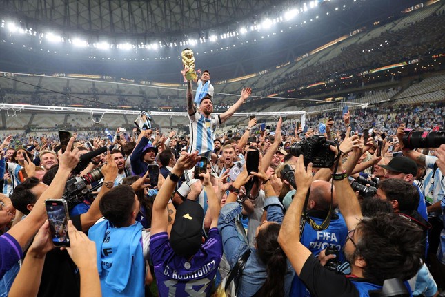 Khoảnh khắc Messi lên ngôi vô địch thế giới
