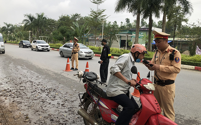 Đội Cảnh sát giao thông đường bộ số 1, Phòng Cảnh sát giao thông, Công an tỉnh tăng cường kiểm tra vi phạm nồng độ cồn trên các tuyến đường.