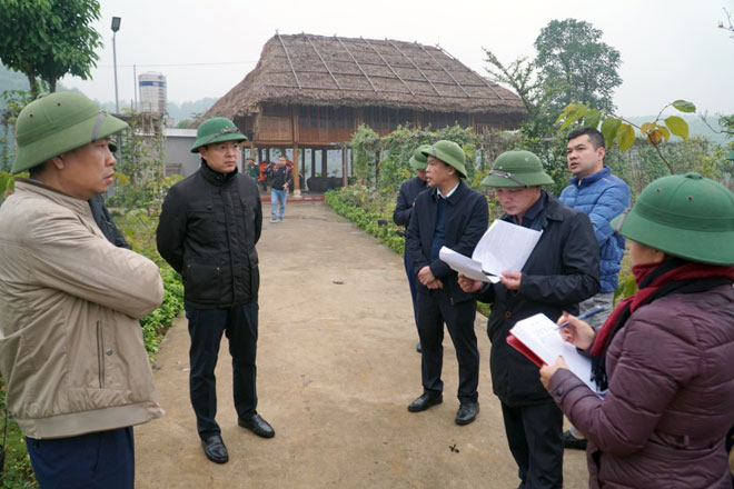 Lãnh đạo huyện Yên Bình kiểm tra công tác quản lý nhà nước về  lĩnh vực đất đai, xây dựng khu vực hồ Thác Bà.