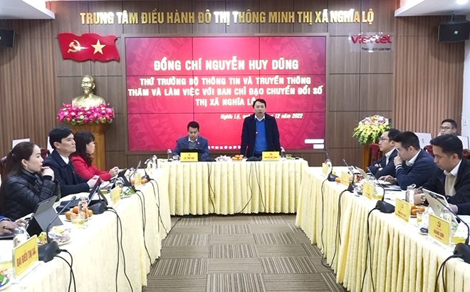 Đồng chí Nguyễn Huy Dũng - Thứ Trưởng Bộ TTTT phát biểu tại buổi làm việc.