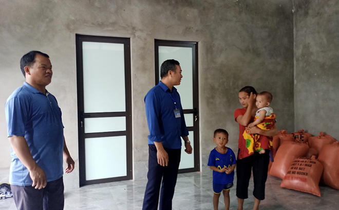 Yên Bái đã hoàn thành khởi công xây dựng 1.598 nhà căn nhà cho hộ nghèo, hộ cận nghèo, bằng 100% kế hoạch năm.