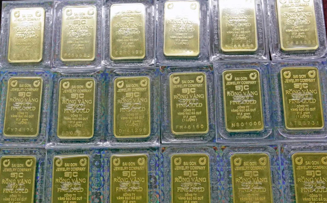 Vàng miếng SJC bày bán tại Công ty Vàng bạc Agribank.