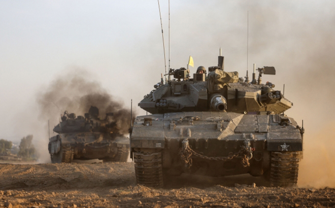 Xe tăng của quân đội Israel gần biên giới với Dải Gaza hôm 3/12.