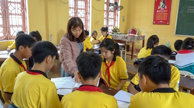 Giờ thảo luận nhóm môn Sinh học của cô và trò Trường TH&THCS Kiên Thành, huyện Trấn Yên.
