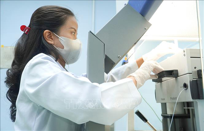 Pha chế thuốc phóng xạ sử dụng trong ghi hình PET/CT cho bệnh nhân tại Bệnh viện Chợ Rẫy Thành phố Hồ Chí Minh.