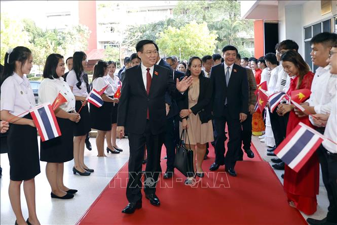 Chủ tịch Quốc hội Vương Đình Huệ thăm Đại học Hoàng gia Rajabhat Udon Thani.