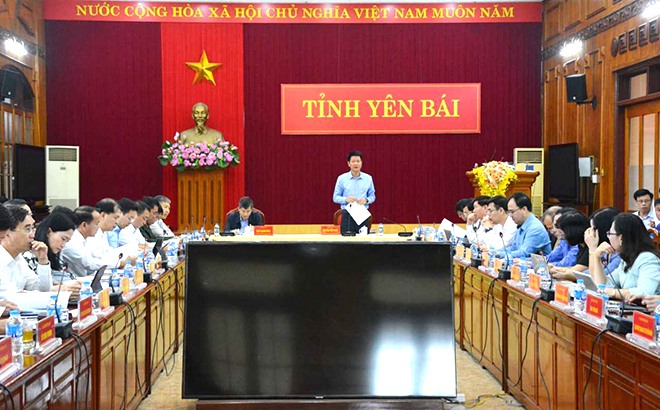 Đồng chí Nguyễn Thế Phước - Ủy viên Ban Thường vụ Tỉnh ủy, Phó Chủ tịch Thường trực Ủy ban nhân dân tỉnh, Phó Trưởng Ban chỉ đạo các Chương trình mục tiêu quốc gia tỉnh phát biểu kết luận Hội nghị.