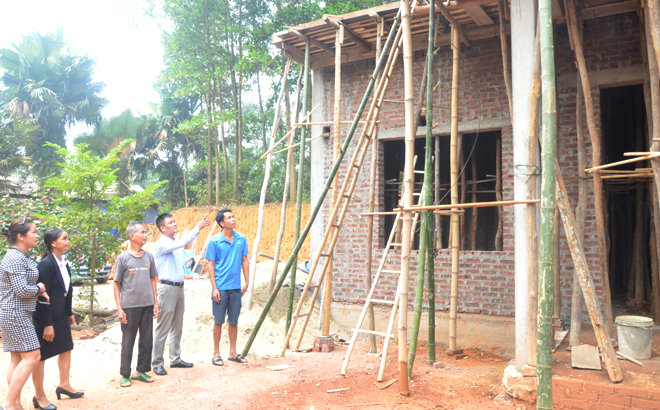 Xã Tân Hương, huyện Yên Bình thực hiện hỗ trợ làm nhà giúp các gia đình hộ nghèo, có hoàn cảnh khó khăn vươn lên ổn định cuộc sống
