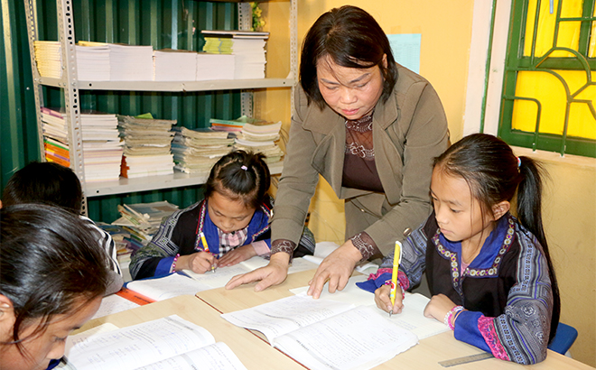 Từ đầu năm học 2023 - 2024, Phòng GD-ĐT huyện Mù Cang Chải đã điều động trên 80 lượt giáo viên, biệt phái giữa các trường với nhau, phân công dạy liên trường, dạy chéo để đáp ứng việc thiếu giáo viên cục bộ.