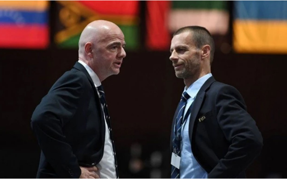 Chủ tịch FIFA, ông Gianni Infantino (trái) và Chủ tịch UEFA, ông Aleksander Ceferin