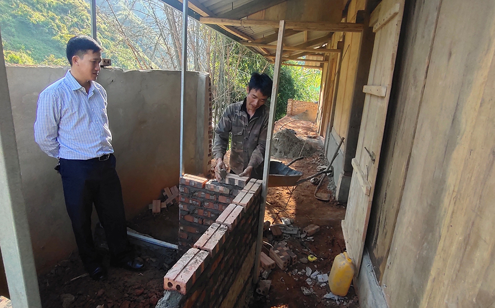 Hộ ông Thào A Lỳ, bản Nả Dề Thàng, xã Khao Mang được hỗ trợ 60 triệu đồng làm nhà mới.