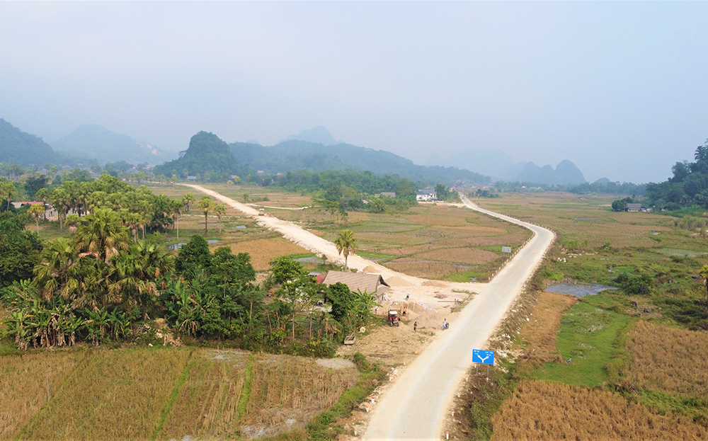 Hệ thống đường nông thôn ở xã An Phú, huyện Lục Yên được mở rộng, cứng hóa bảo đảm nhu cầu đi lại, giao thương của nhân dân.