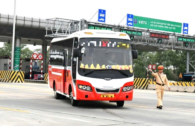 Luật Trật tự, an toàn giao thông đường bộ có một số quy định mới về tuổi, sức khỏe của người lái xe
