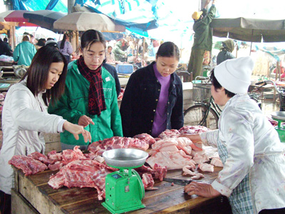 Thực phẩm đang tăng giá từng ngày.

