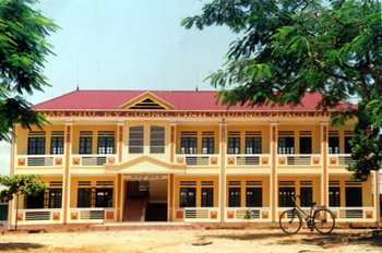 Trường tiểu học Mông Sơn được đầu tư xây dựng khang trang phục vứue nghiệp phát triển giáo dục.