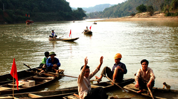 Sông Chảy - nơi diễn ra những hoạt động lễ hội đầu năm.