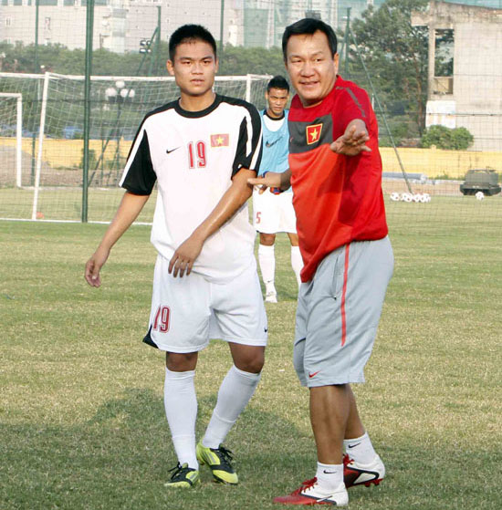 HLV Hoàng Văn Phúc chính thức dẫn dắt đội tuyển Việt Nam.