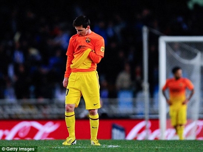 Nỗi thất vọng của Messi khi Barca nhận thất bại đầu tiên của mùa giải.