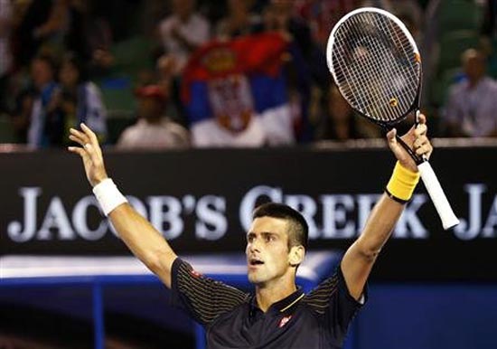 Djokovic nhọc nhằn giành quyền vào tứ kết.