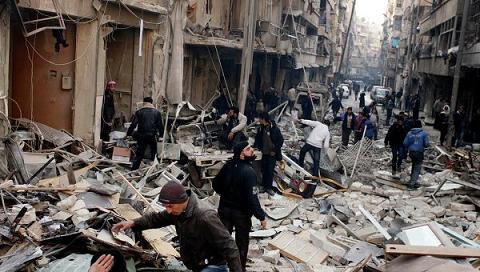 Hiện trường một vụ không kích tại Aleppo
