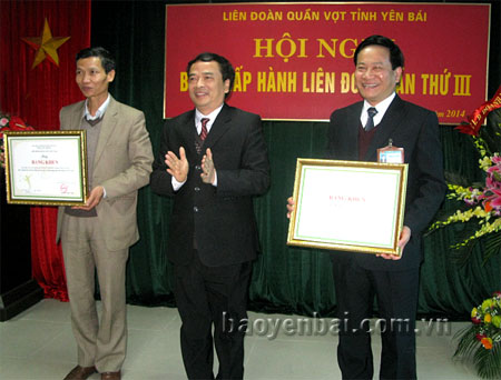 Các tập thể, cá nhân được trao tặng bằng khen của Liên đoàn Quần vợt Việt Nam.