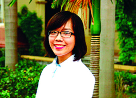 Nguyễn Hải Linh - cô bác sỹ tương lai duyên dáng trong chiếc áo blouse.