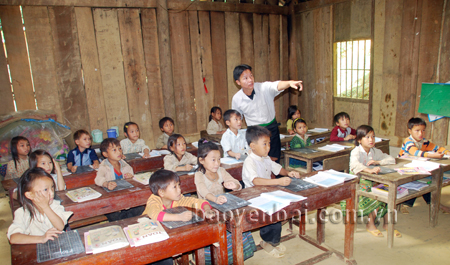 Dù khó khăn, thiếu thốn nhưng tỷ lệ học sinh tại điểm trường Háng Gàng luôn đạt cao.