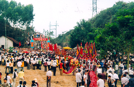 Lễ hội đền Mẫu Thác Bà (Yên Bình).

