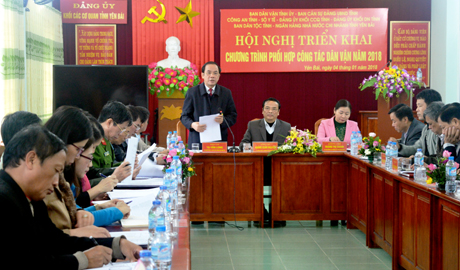 Đồng chí Tạ Văn Long - Ủy viên Ban Thường vụ Tỉnh ủy, Phó Chủ tịch Thường trực UBND tỉnh phát biểu tại Hội nghị.