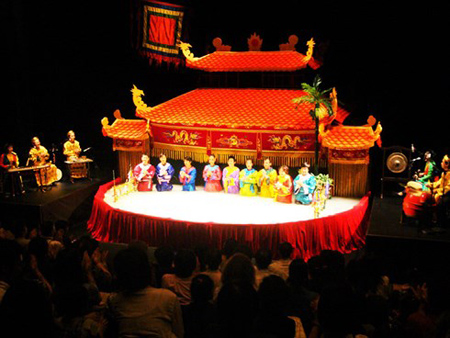 Múa rối nước là một trong những nghệ thuật biểu diễn nổi tiếng nhất Việt Nam
