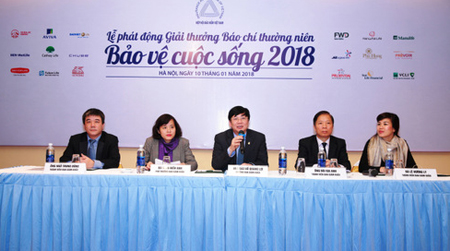 Ban tổ chức cung cấp thông tin về Giải thưởng báo chí tại buổi lễ phát động tổ chức tại Hà Nội.