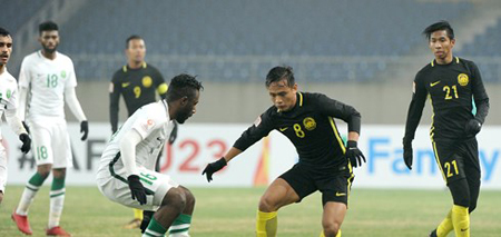 U23 Malaysia (áo đen) thi đấu rất xuất sắc trước U23 Saudi Arabia.
