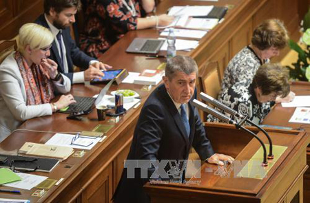 Thủ tướng CH Séc Andrej Babis (giữa) phát biểu tại cuộc bỏ phiếu tín nhiệm của Hạ viện ở Prague ngày 16/1.