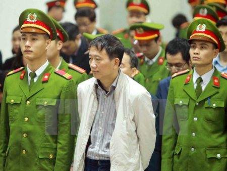 Bị cáo Trịnh Xuân Thanh nghe tòa tuyên án.