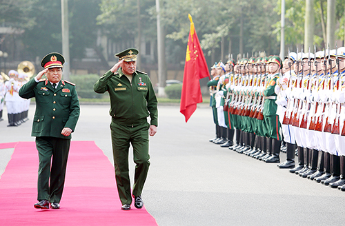 Bộ trưởng Quốc phòng Việt - Nga cùng duyệt đội danh dự