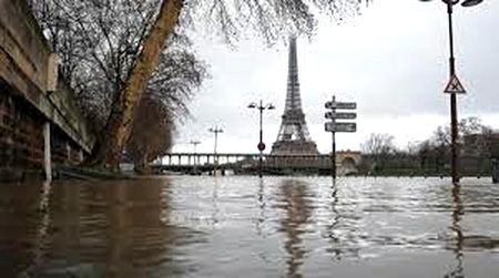 Sông Seine tràn bờ ở thủ đô Paris.