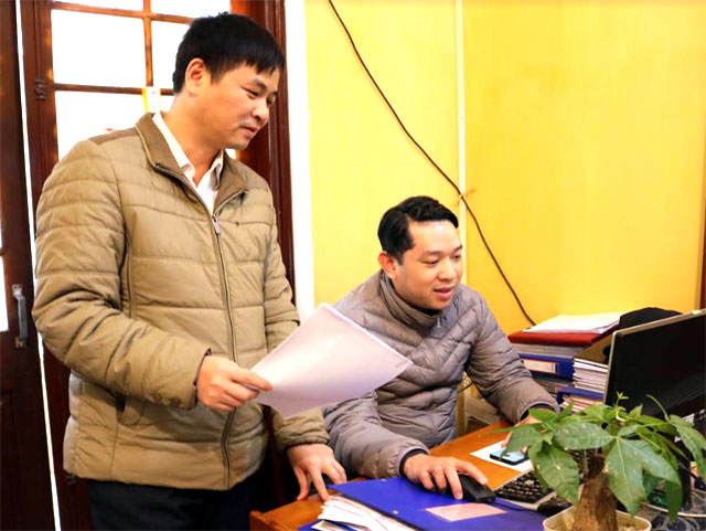 Đồng chí Hoàng Việt - Thủ trưởng Cơ quan Kiểm tra - Thanh tra huyện Văn Chấn chỉ đạo cán bộ lập kế hoạch kiểm tra giám sát năm 2019.