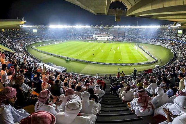 Sân Zayed Sports chuẩn bị và diễn tập cho lễ khai mạc đêm nay.