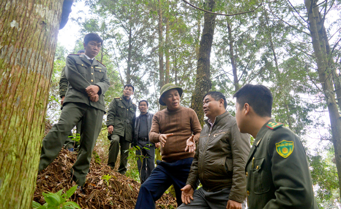 Đồng chí Nguyễn Văn Khánh – Phó Chủ tịch UBND tỉnh kiểm tra công tác
bảo vệ rừng và phòng cháy chữa cháy rừng tại xã Hát Lừu, huyện Trạm Tấu