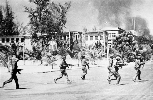 Trưa 7/1/1979, các lực lượng vũ trang cách mạng Campuchia cùng Quân tình nguyện Việt Nam tiến vào giải phóng Thủ đô Phnom Penh.