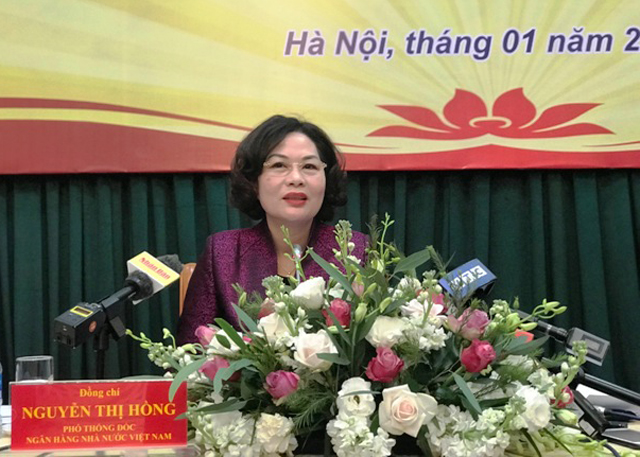 Phó Thống đốc NHNN Nguyễn Thị Hồng chủ trì họp báo.