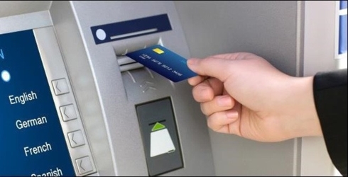 Đến cuối năm 2019, hơn 25 triệu thẻ ATM sẽ phải chuyển đổi từ thẻ từ sang thẻ chip. (Ảnh minh họa)