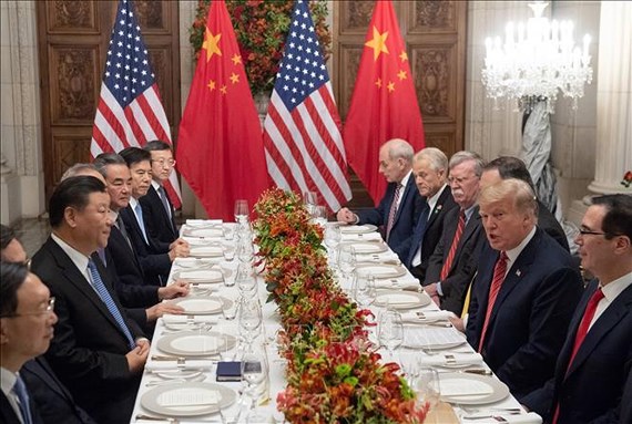 Tổng thống Mỹ Donald Trump (thứ 2, phải) và Chủ tịch Trung Quốc Tập Cận Bình (thứ 3, trái) trong cuộc gặp bên lề Hội nghị thượng đỉnh Nhóm các nền kinh tế phát triển và mới nổi hàng đầu thế giới (G20) ở Buenos Aires, Argentina ngày 1-12-2018.