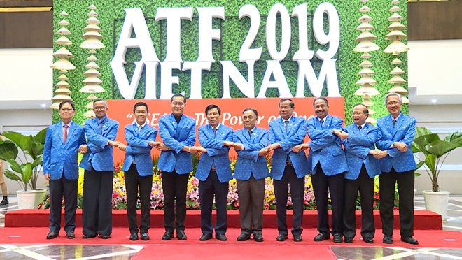 Các Bộ trưởng, trưởng đoàn tham dự diễn đàn du lịch ASEAN 2019.