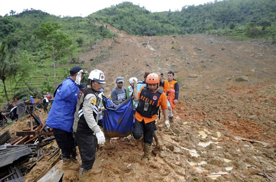 Hiện trường một vụ lở đất tại Indonesia.