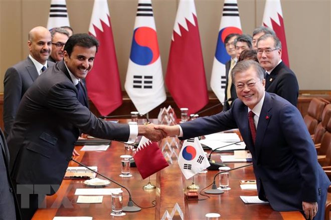 Tổng thống Hàn Quốc Moon Jae-in (phải) và Quốc vương Qatar Tamim bin Hamad Al Thani trong cuộc hội đàm tại Seoul ngày 28/1/2019.