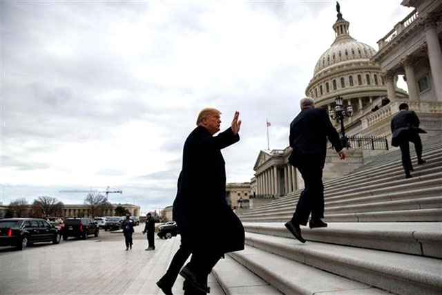 Tổng thống Mỹ Donald Trump tới đồi Capitol để dự cuộc họp với giới lãnh đạo nghị sĩ Quốc hội ngày 9/1/2019.