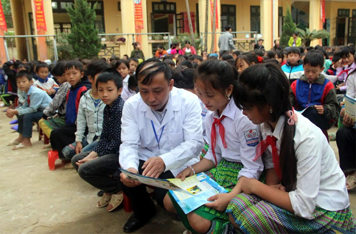 Một buổi tuyên truyền giảm tình trạng tảo hôn và hôn nhân cận huyết thống tại Trường Tiểu học và THCS số 2 Hồng Ca, huyện Trấn Yên.